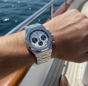 ساعة AP Master Chronograph 43mm – أوديمار بيغت – أناقة رياضية بدقة كرونوغراف