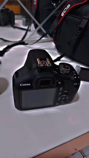 Canon 2000D  تدعم النقل السريع