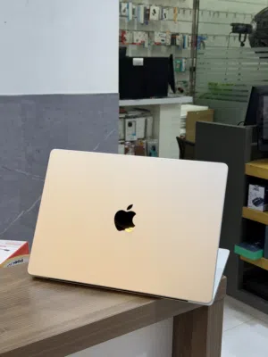 فرصه نادره macbook pro m5 Ram 24 1tb 14inch جديد ضمان شركة سنه غير مفعل فرصه ما تتكرر
