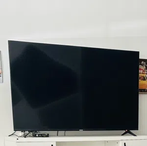 شاشة في حالة ممتازة مقاس 65”
