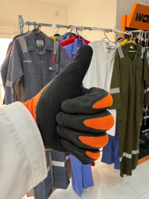 قفازات ، افرولات ، قميص و بنطلون من شركة INDIGO مع SIYAB Gloves, overalls, shirt and pants