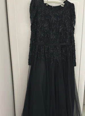 الأناقة السوداء.. فخامة لكل مناسبة