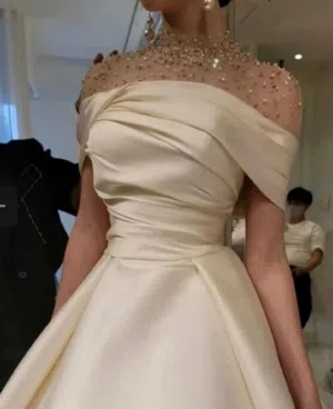 فستان سهره لونه وردي فاتح