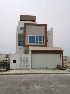 4 Bedrooms . 5+ Bathrooms . 251 m22