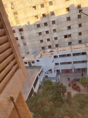 شقة جيده التهويه بجوار مدرسة الامريكان ومدرسه على مبارك