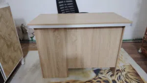 ميز مكتبي مع كرسي