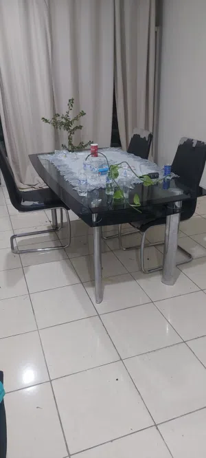 للبيع طاولة طعام اخر يوم تاريخ 19 /6