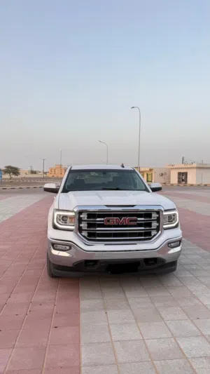 Used GMC Sierra in Al Sharqiya