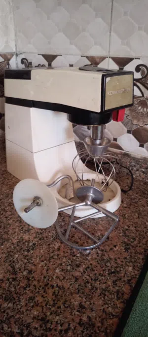 عجانة ماركة اصلية Kenwood Chef