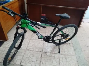 دراجة هوائية مع مساعد كهربائي