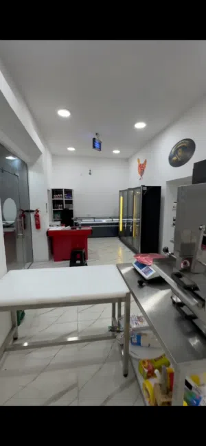 ملحمة للبيع بمعداتها