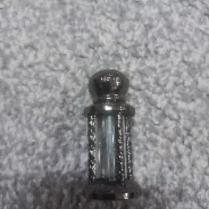 علب عطر باشكال مميز لعطر العود و العطور الزيتيه