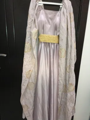 فستان من درجات الوردي
