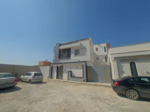 فيلا في سبعه تتكون من 3شقق مفصولات وملحق تشطيب درجة اوله