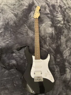 yamaha ERG-121GPII black electric guitar