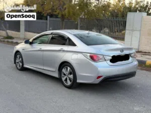 هونداي سوناتا 2015لون سلفر لا ينقصها اي نوع من الصيانة فحص ثلاث جيد واحد مضروب الراسية