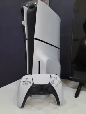 بلايستيشن PS5 استعمال شخصي قليل واقل من شهر نظيف جداً شرط الفحص مع لعبة ردد ردمشن 2 هدية.