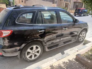 سيارة هيونداي سانتافي 2009 موديل اسود فحص شامل مع حساسات خلفية وكاميرا خلفية