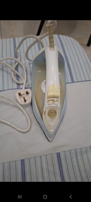 Amazing Deal – Only 4.5 OMR   Philips Steam Iron   -
