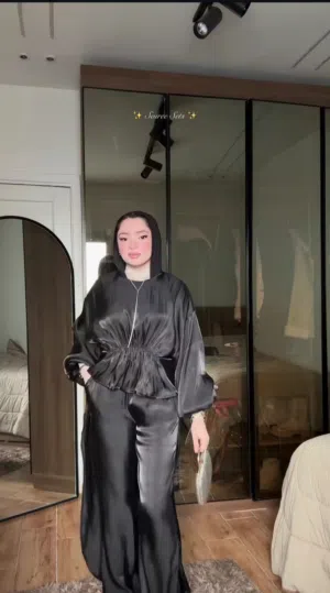 طقم سواريه قطعتين، إطلالة فخمة للسهرات.