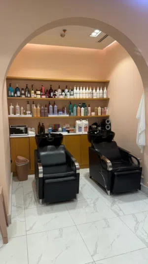 مغاسل صالون شعر بحالة ممتازة للبيع