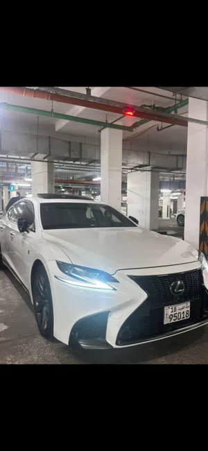 لكزس LS 500 2019 هايبرد، لون أبيض، كامل المواصفات خليجية، بدون حوادث
