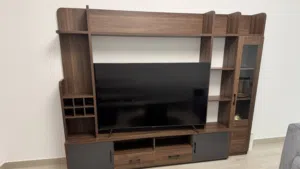 وحدة تلفزيون / Entertainment Unit تناسب تلفزيون حتى 60 إنش اللون: خشبي (Walnut)