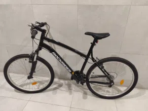 MOUNTAIN Decathlon BIKE ROCKRIDER ST 50 - BLACK للبيع
