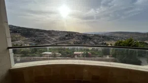 مزرعة و فيلا فاخرة تبعد عن شارع الاردن باقل من 10 دقائق.