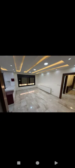 طريق المطار - شقه فارغه للايجار مساحه واسعه جدا لم تسكن سوبر ديلوكس