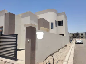 دار في مجمع جذع النخلة السكني