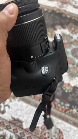 كامره كانونD2000