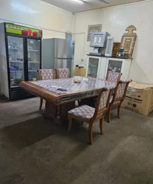 طاولة طعام