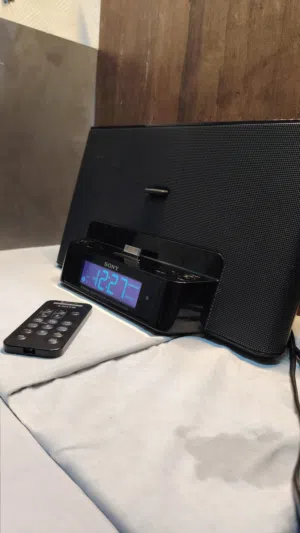 سماعة Sony أصلية مع ساعة ومنبه وراديو + ريموت