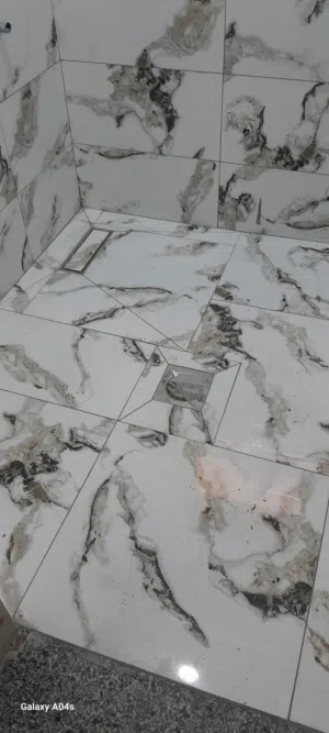 اسطى معلم سيراميك وبورسلين ورخام وباركية وزليز نعمل بجدية واحترافية تامة وأسعار مناسبه إن شاءالله