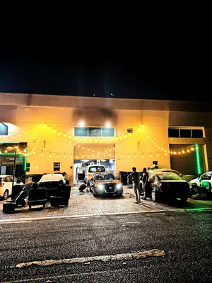 فرصة استثمارية بدخل عالي وتكاليف منخفضة، مغسلة سيارات ضخمة قرب سوق السيارات عجمان للبيع بسعر مخفض