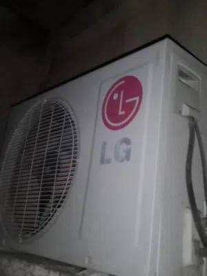 مكيف LG للبيع بحاله ممتازه حامي بارد طن 1 افحص وشوف بعينك بنفس الموقع