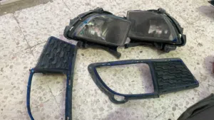 جوز اضويه كيا فورتي مع جوز كشافات و قواعدهن مع الشبك الأمامي للسيارة للبيع