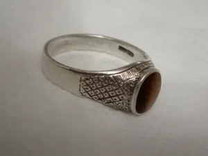 خاتم ناعم قديم متوج بحجر عين النمر