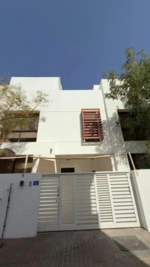 فيلا للايجار في القرم/ Villa for rent in Al Qurm