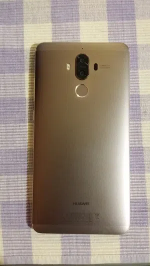 Huawei Mate   9  phone in excellent condition, like new, with screen protection