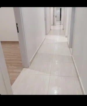 شركة تنظيف شقق وفلل وخزانات وعزل خزانات جلي وتلميع البلاط والسيراميك تنظيم الكنب والسجاد رش حشرات