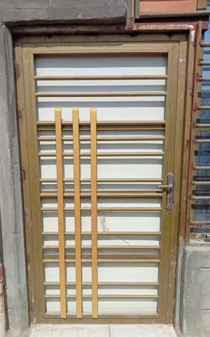 للبيع باب محل دفتري + باب بيت كامل