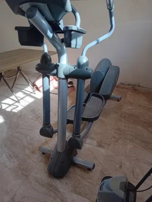 جهاز كروس امريكي نوع لايف فتنس يحمل وزن لغاية 300 كيلوغرام