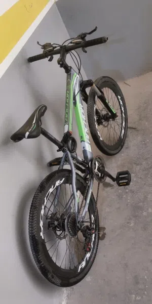 دراجة هوائية للبيع بسعر مغري