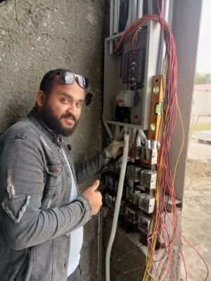معلم كهربائي عالي الجوده جميع انواع الكهرباء و الاضاءة الحديثه
