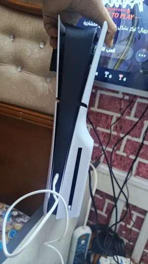 ps5 مستعمل بشكل قليل جدا أخذته قبل أقل الشهر كارتونته موجوده و اليده الاصليه مالته (أقره الوصف)
