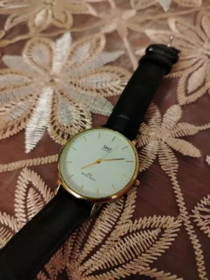ساعه يد رجالي فاخره للبيع بسعر مغري نوع Q or Q