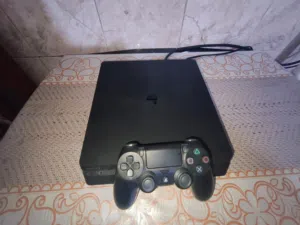 ps4 سلم 1 تيرا وياه كامل العاب و يدات ثنين جهاز نضيف السعر 375 و بي مجال