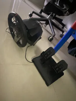 جهاز سواقة للبلايستيشن اي نوع و حالته تمام ما فيه اي مشكلة (قابل للتفاوض)